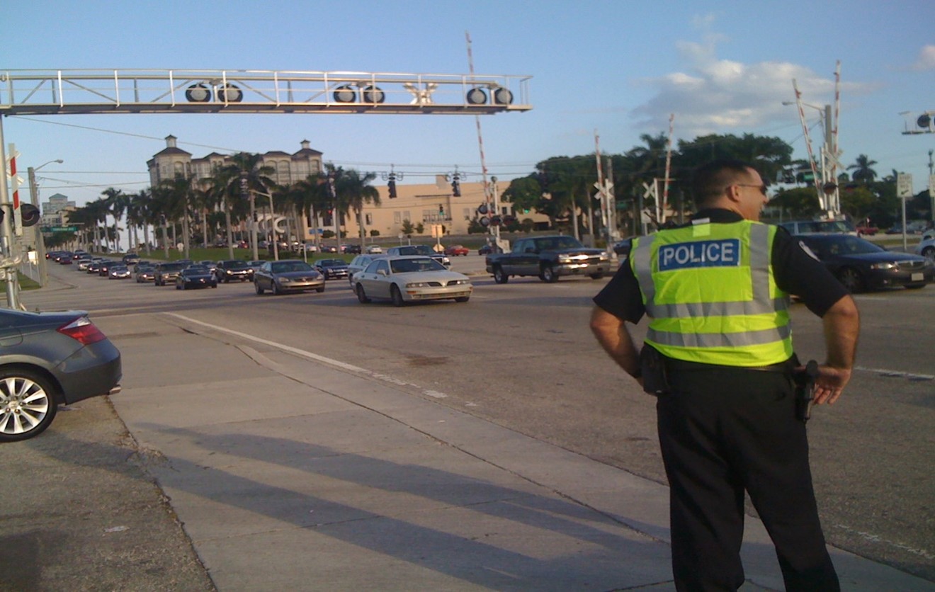 Figure 6. Example of a w enforcement official presence at a grade crossing Image Credit: Volpe Center