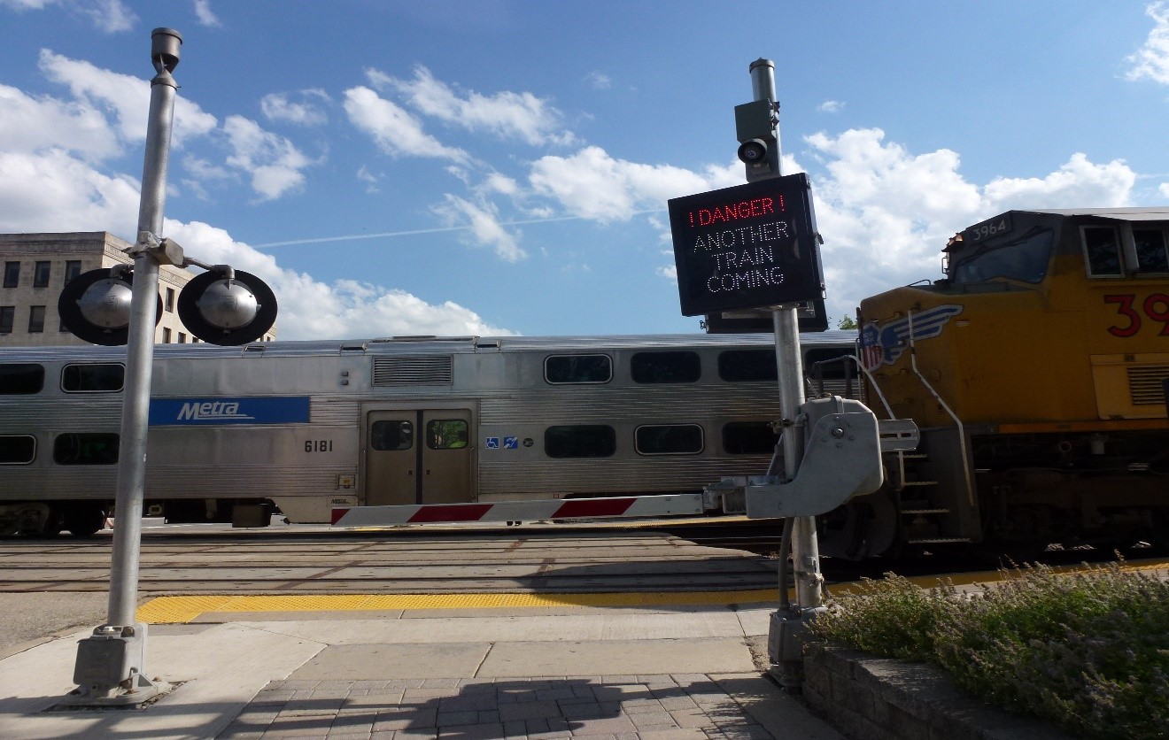 Figure 5. Example of a second train warning system at a crossing in Elmhurst, IL Image Credit: Volpe Center